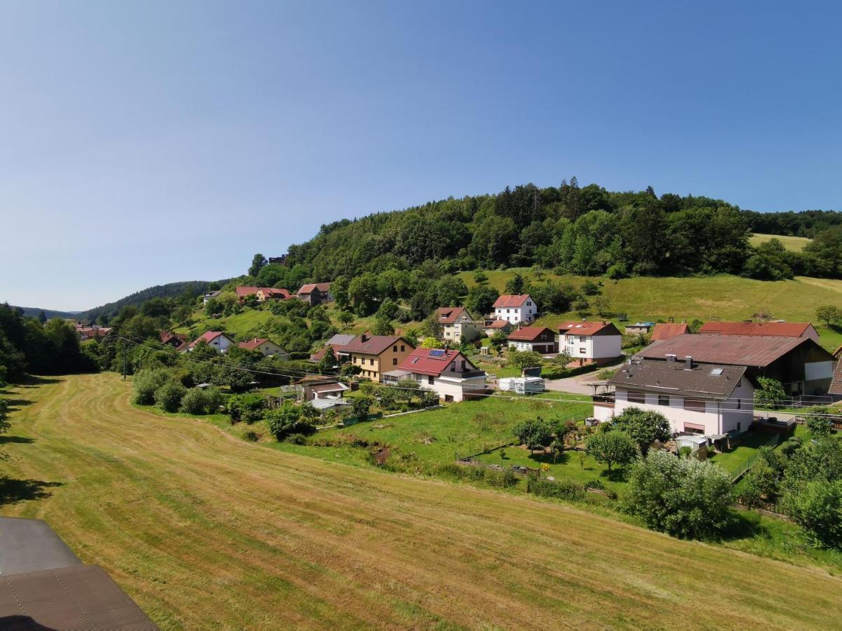 Hotel Gruener Baum Mit Restaurant & Wellness Oberzent Exterior foto