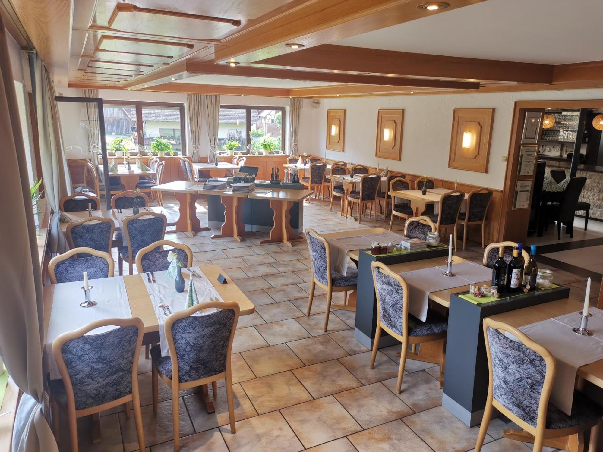 Hotel Gruener Baum Mit Restaurant & Wellness Oberzent Exterior foto