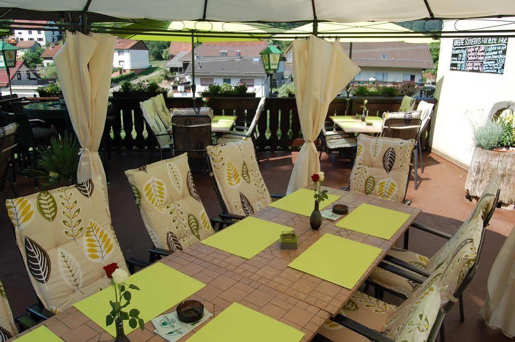 Hotel Gruener Baum Mit Restaurant & Wellness Oberzent Exterior foto